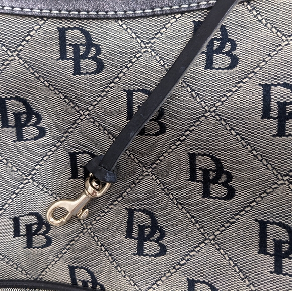 ~SOLD~ Dooney & Bourke Small Shoulder Bag - Picture 12 of 13